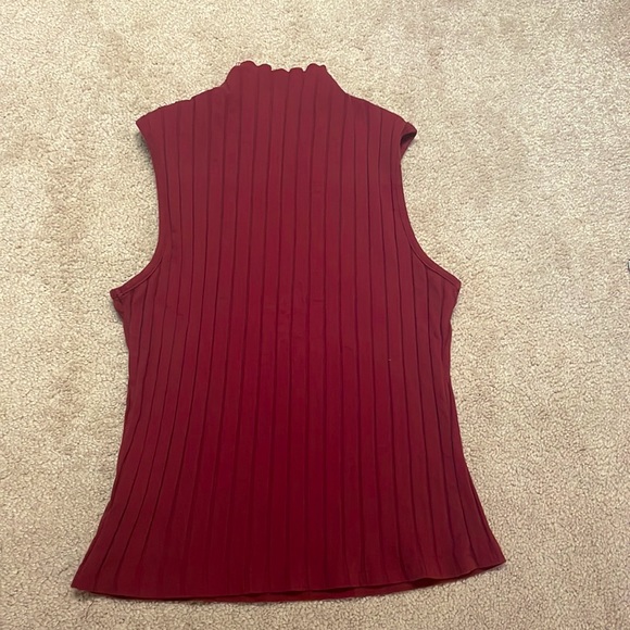 Maroon tank top with high neckline - Picture 2 of 2